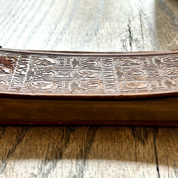 ***SOLD**1910 MARCUS AURELIUS MEDITATIONS EMBOSSED LEATHER GILT ROMAN PHILOSOPHY - Picture 5 of 16